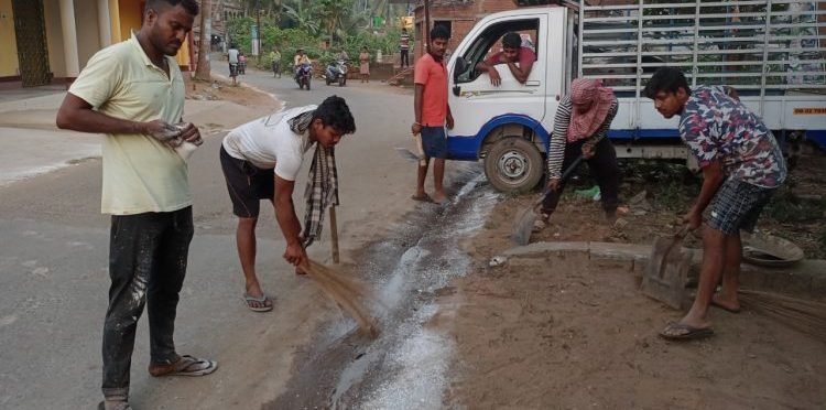 ଦୋଳପୂର୍ଣ୍ଣିମା ପୂର୍ବ ରୁ ଗାଁ ସଫେଇ